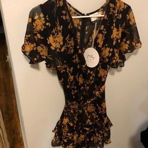 Short sleeve floral mini dress with v neck